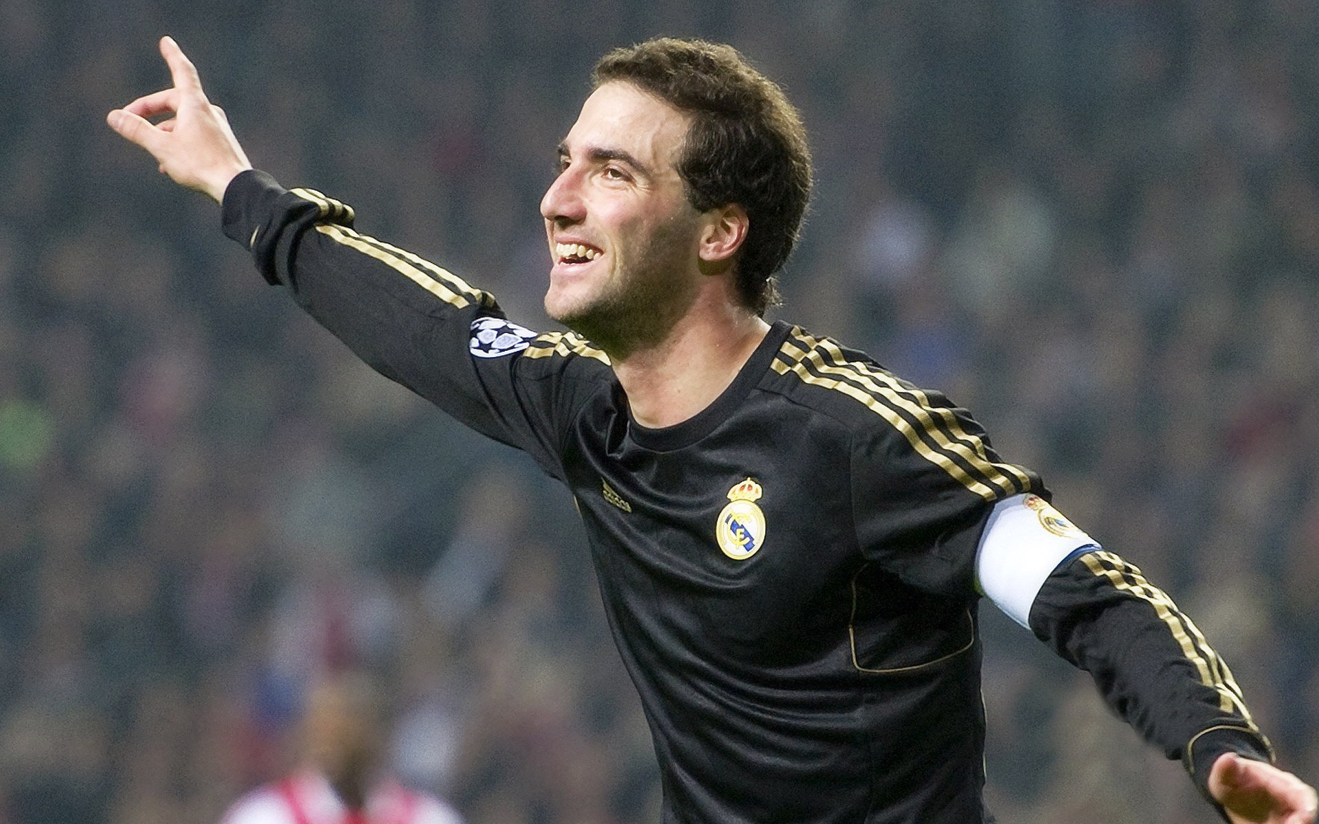 英超球队动态体能监测与战术调整的综合分析，英超跑动数据