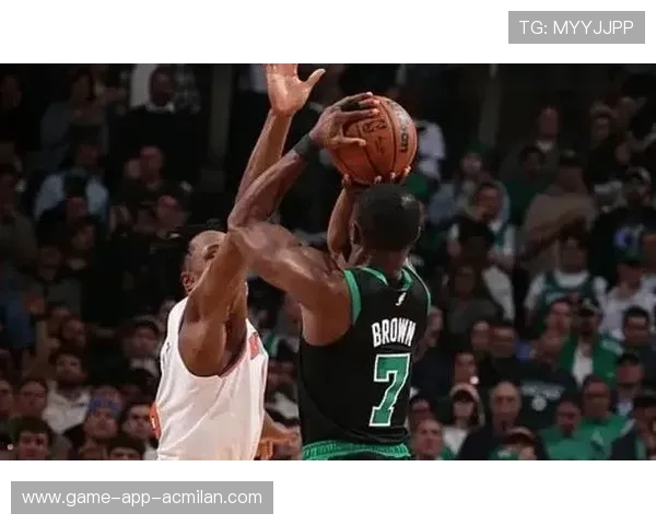 凯尔特人继续连胜,布朗和怀特展现默契 凯尔特人继续连胜,布朗和怀特展现默契